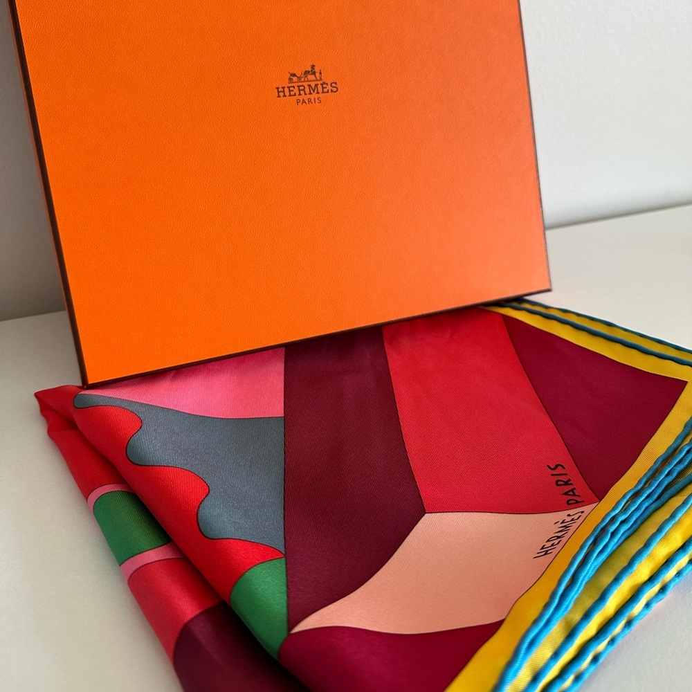 Hermes Carré 90 “Perspective Cavalière” silk scarf - Picture 1 of 12